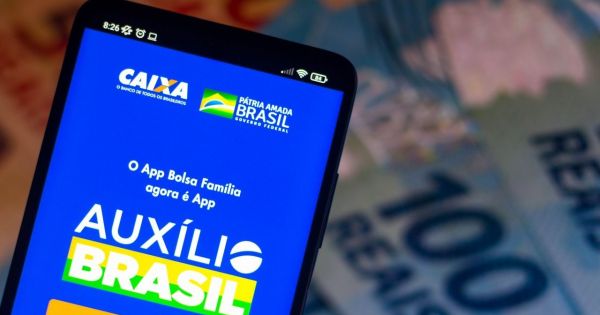 “Auxilio Brasil” pretende beneficiar a 17 millones de familias con pagos mensuales aprobados en el Congreso