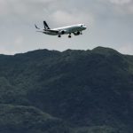 Cathay Pacific recortará vuelos por las reglas del COVID-19 de Hong Kong