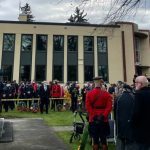Cientos de personas se reúnen en Penticton para la ceremonia del Día del Recuerdo - Okanagan