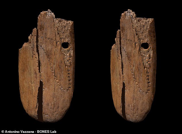 Un colgante de marfil de forma ovalada de 41.500 años de antigüedad hecho de hueso de mamut (en la foto) representa el primer ejemplo conocido de joyería ornamentada hecha por humanos en Eurasia, afirma un nuevo estudio.