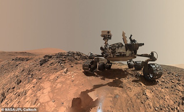 Curiosity de la NASA ha descubierto moléculas orgánicas previamente desconocidas en Marte que podrían ser posibles indicadores de vida antigua (existencias).  La muestra de suciedad recolectada por el rover mostró rastros de ácido benzoico y amoníaco