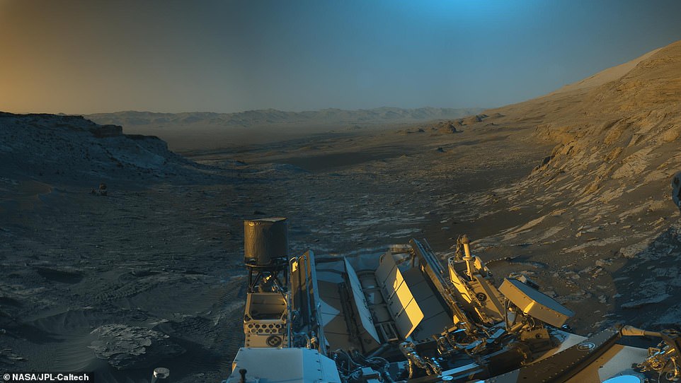 ¡Querría que estés aquí!  El rover Curiosity de la NASA ha marcado el décimo aniversario de su lanzamiento a Marte al enviar una espectacular 'postal' desde el Planeta Rojo (en la foto)