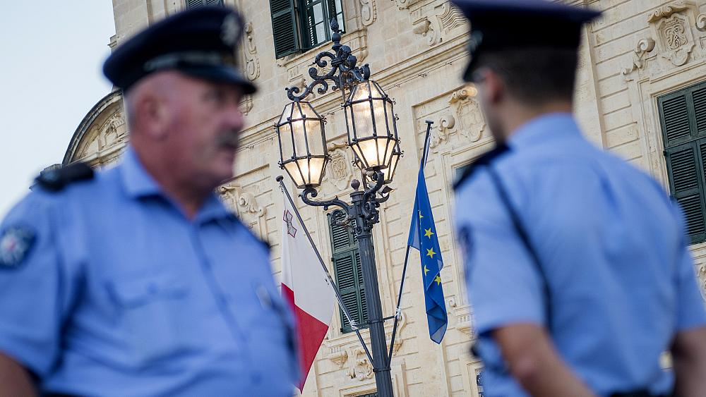 El sindicato de la policía de Malta se enoja por la prohibición de las barbas