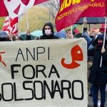 Italianos protestan contra la ciudadanía honoraria de Bolsonaro en un pueblo