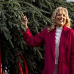 Jill Biden se prepara para presentar el tema de decoración navideña de la Casa Blanca