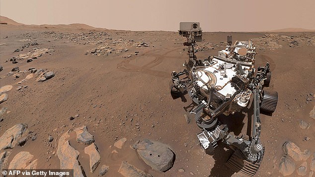 La búsqueda de vida en Marte (incluido el rover Perseverance, que se muestra) podría ser rechazada por 'biofirmas falsas', especímenes parecidos a fósiles que se crean mediante procesos químicos.