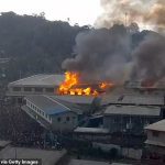 Partes del distrito de Chinatown se incendiaron en Honiara en las Islas Salomón el jueves cuando los alborotadores incendiaron edificios en la capital en un segundo día de protestas contra el gobierno.