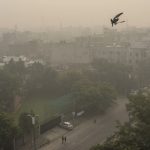 Las peligrosas ruinas aéreas de la capital india regresan a la escuela a medida que disminuyen las restricciones de la pandemia de COVID-19