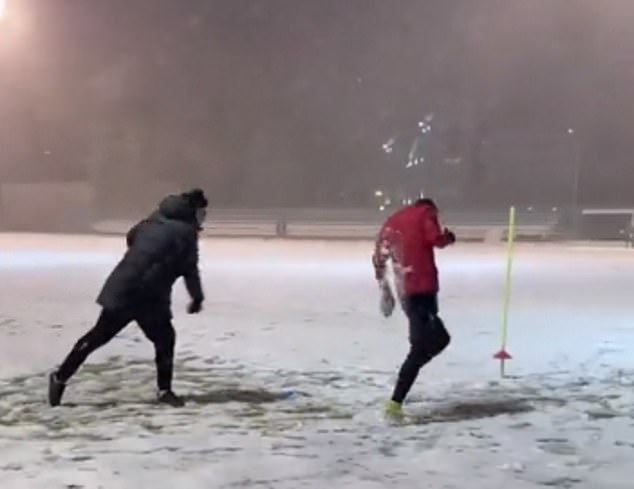 Leonid Slutsky ciertamente se está divirtiendo entrenando ahora que cae nieve en Rusia