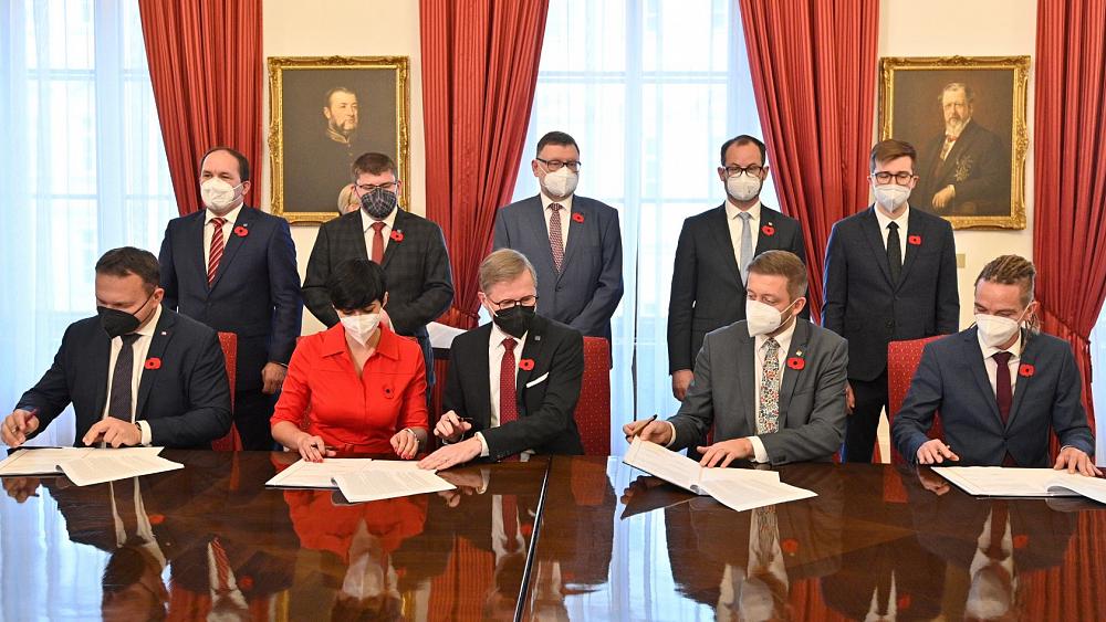 Los partidos de centro-derecha firman un acuerdo de coalición para formar un nuevo gobierno checo