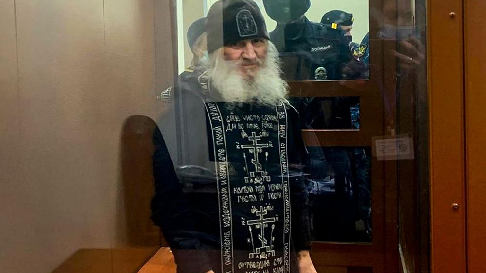 Monje ortodoxo ruso que negó la pandemia de COVID-19 es encarcelado