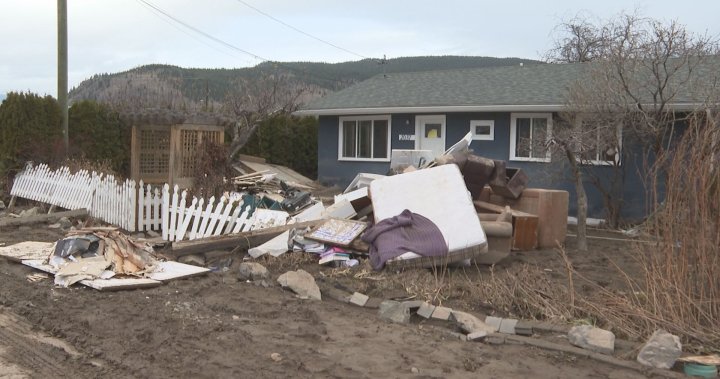 'No tenía que ser así': ira creciente por las evacuaciones de Merritt, BC