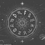 Las personas que se suscriben a la astrología y los horóscopos tienden a ser menos inteligentes y más narcisistas que sus contrapartes que no creen en la pseudociencia (imagen de archivo)