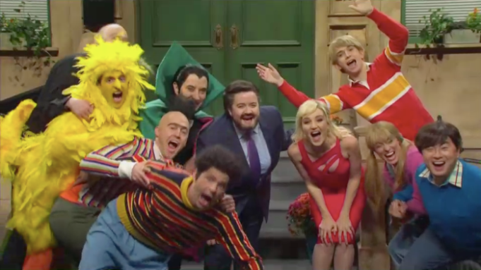 'SNL' pincha a Ted Cruz por su postura anti-Big Bird en la parodia de 'Barrio Sésamo'