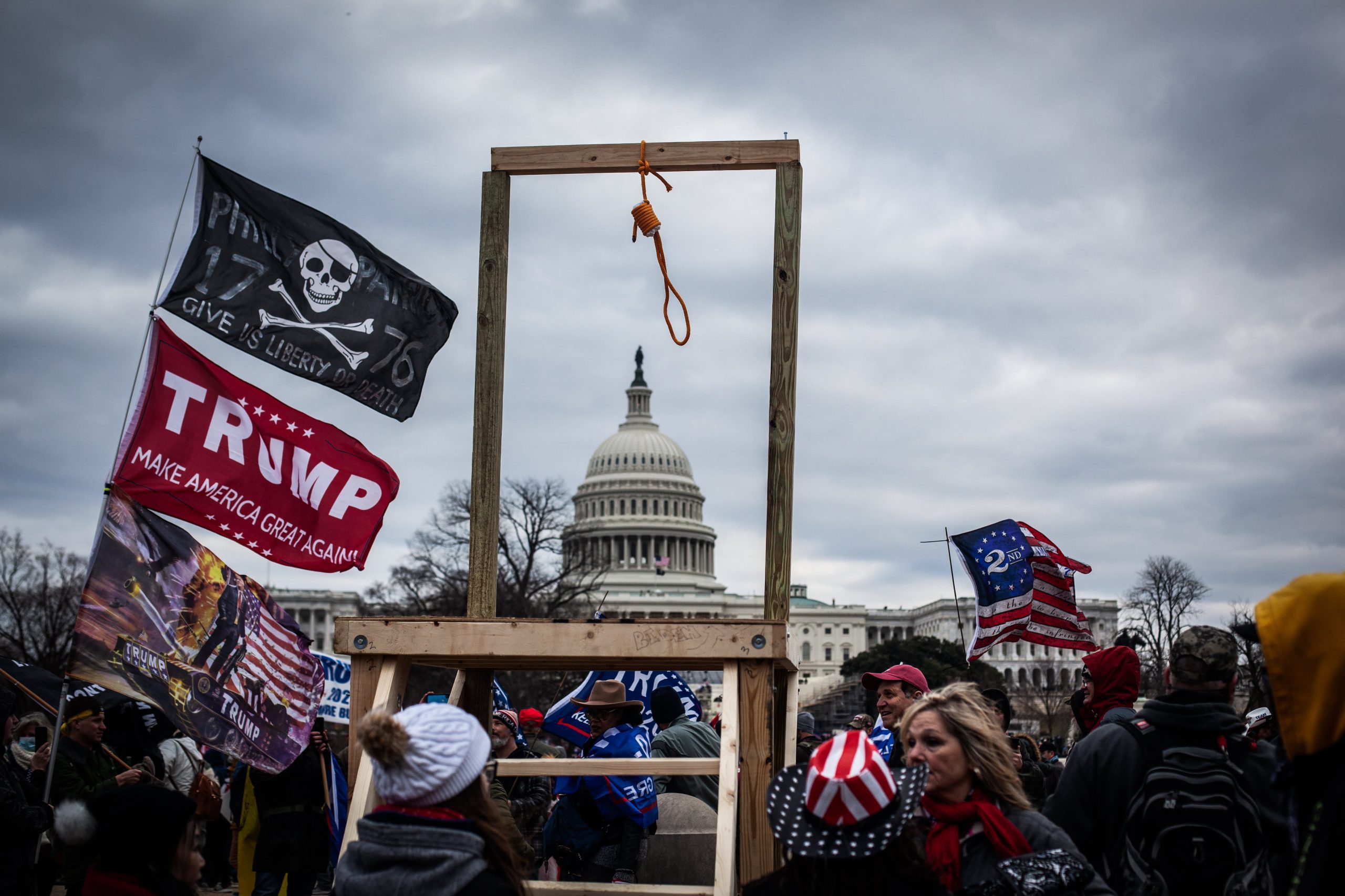 Trump defendió a los alborotadores del Capitolio el 6 de enero que gritaban 'cuelguen a Mike Pence', calificaron la ira por el resultado de las elecciones de Biden como 'sentido común'
