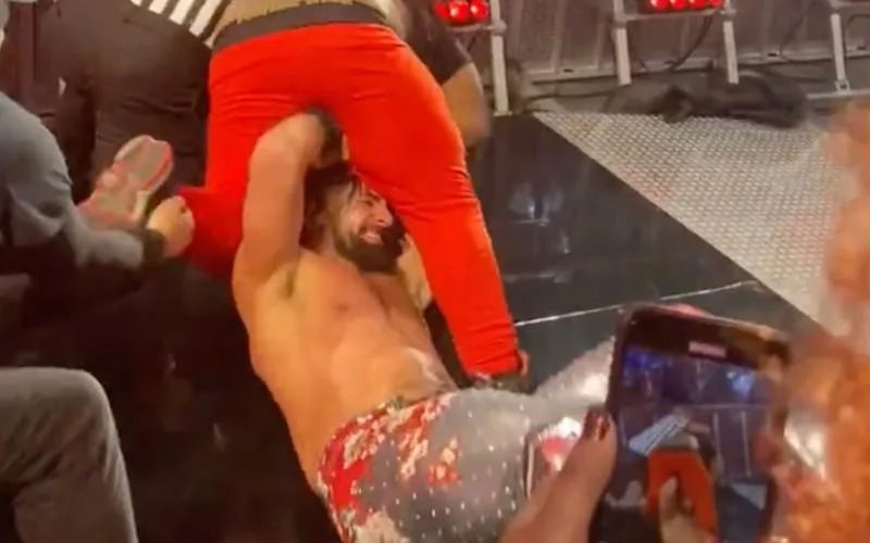 WWE publica declaración después de que un fan intentara atacar a Seth Rollins en RAW
