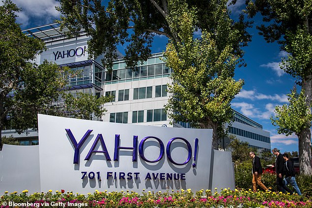Yahoo dijo el martes que se retiró de China, citando un 'entorno empresarial y legal cada vez más desafiante'.