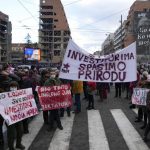 Activistas protestan en Belgrado por planes para extraer litio en Serbia