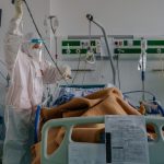 Con una minoría vacunada en Rumanía, aumentan los temores de la quinta ola