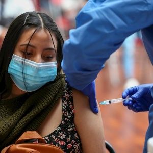 Ecuador declara obligatoria la vacunación contra COVID-19