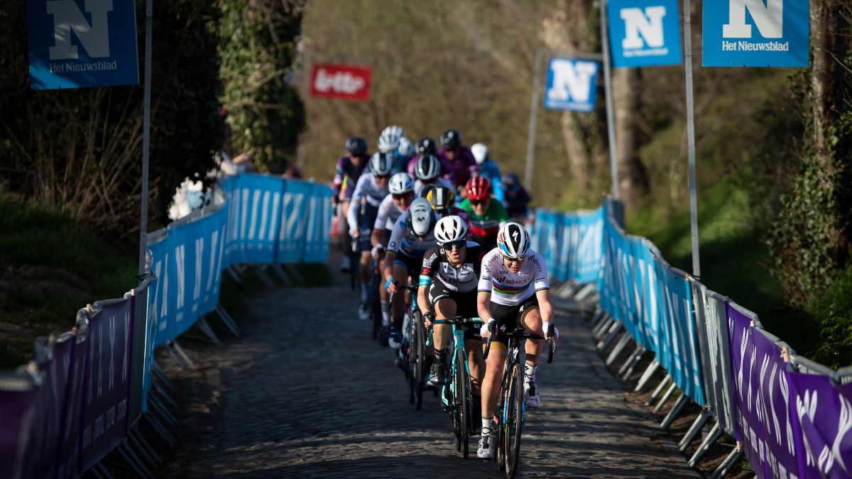 El pelotón femenino finalmente coronará el Koppenberg en el Tour de Flandes 2022