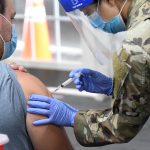 Estados Unidos desplegará tropas para ayudar a los hospitales durante la ola omicron y distribuirá pruebas Covid gratuitas a partir de enero