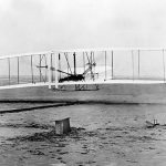 Los hermanos Wright hacen su primer vuelo en diciembre de 1903