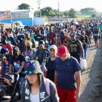 La Casa Blanca llega a un acuerdo para restablecer la política de asilo 'Permanecer en México' de la era Trump después de una orden judicial