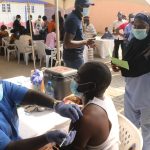 La discriminación 'extrema' por vacunas corre el riesgo de dejar atrás a África: informe