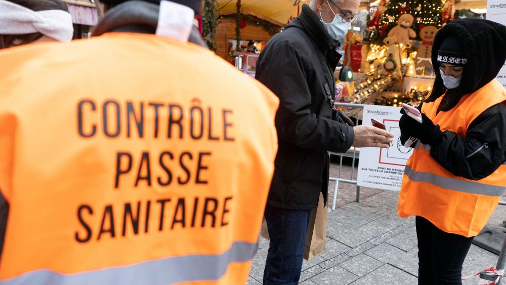 La policía francesa ha detectado 182.000 pases COVID falsos en seis meses