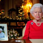 La reina Isabel rinde homenaje al 'amado' príncipe Felipe en un sombrío mensaje navideño