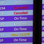 Las cancelaciones de vuelos arrastran los problemas de personal relacionados con COVID-19