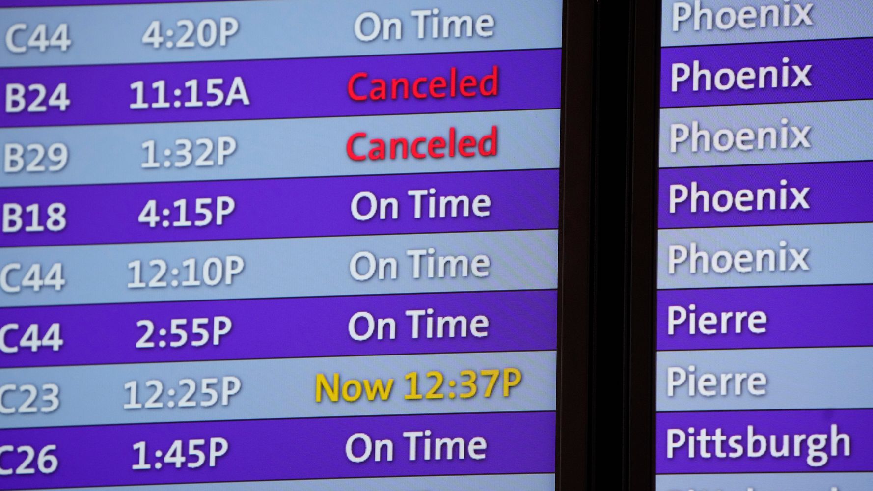 Las cancelaciones de vuelos arrastran los problemas de personal relacionados con COVID-19