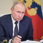 Vladimir Putin (en la foto de ayer) firmó las nuevas reglas a principios de este año el 1 de julio, diciendo que entrarían en vigencia después de 180 días.