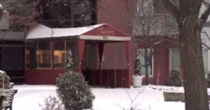 Muere un hombre de 88 años después de ser encontrado fuera de su residencia en Laval - Montreal