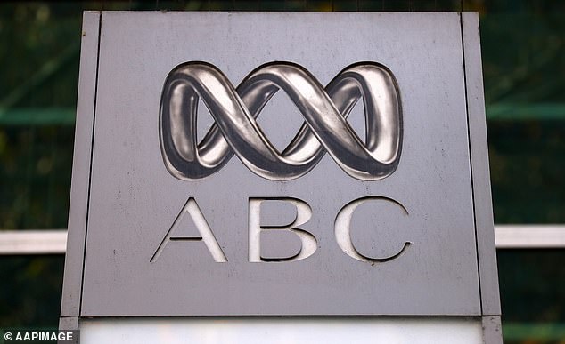 Tristes noticias: Peter Cundall, presentador de ABC Gardening Australia desde hace mucho tiempo, murió de una breve enfermedad a los 94 años. El domingo, su familia solicitó a los medios que publicaran el anuncio de su muerte sin fotos.