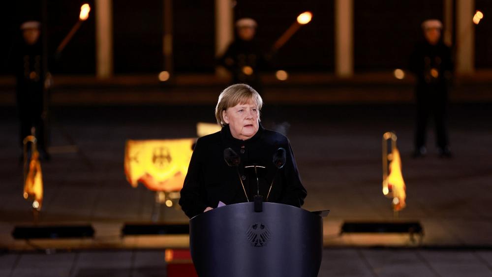 Pomp, punk y la pandemia ven a Merkel fuera de su cargo en Alemania