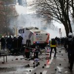 Protesta contra las restricciones del COVID-19 se vuelve violenta en Bruselas