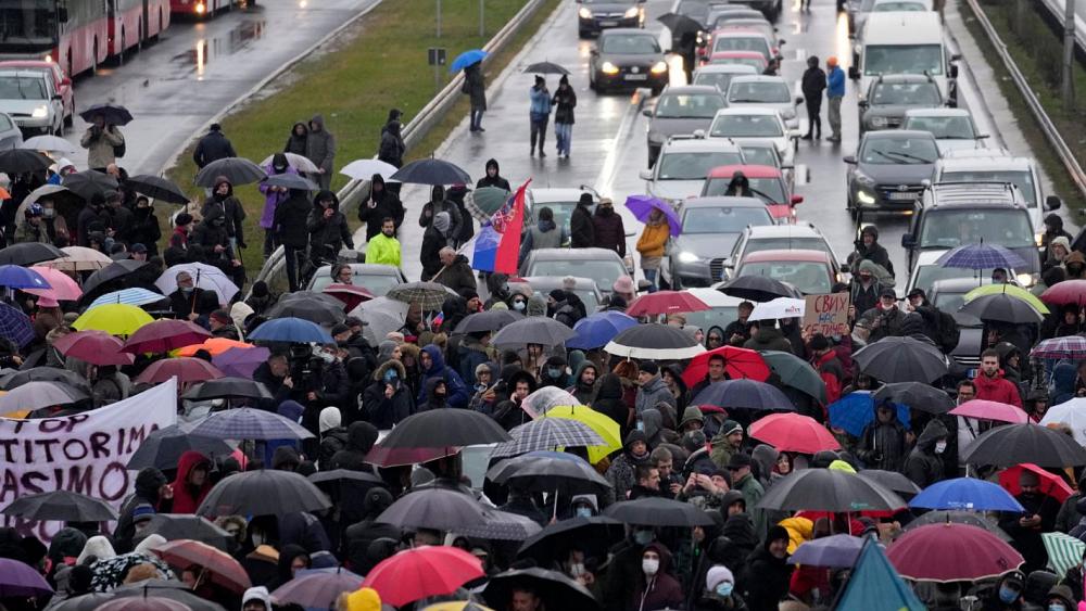 Serbia suspende planes para mina de litio tras protestas ambientales
