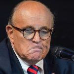 Trabajadores electorales de Georgia demandan a Rudy Giuliani, OAN por reclamos de fraude electoral