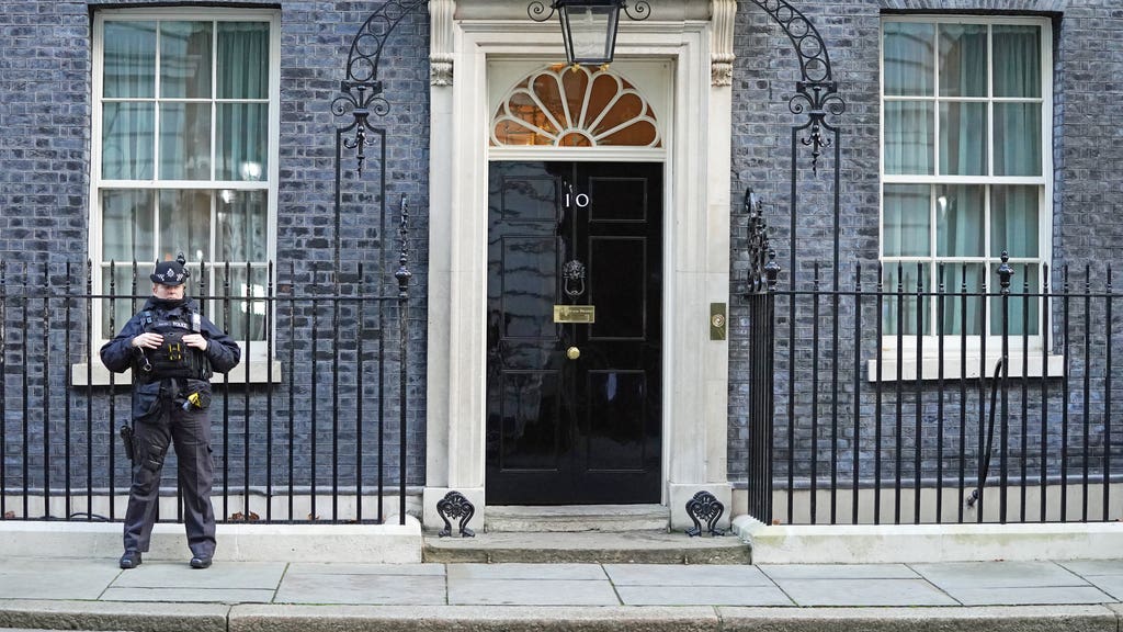 10 Downing Street 'disponible para alquilar' por £ 12,000 por mes en broma de Facebook Marketplace