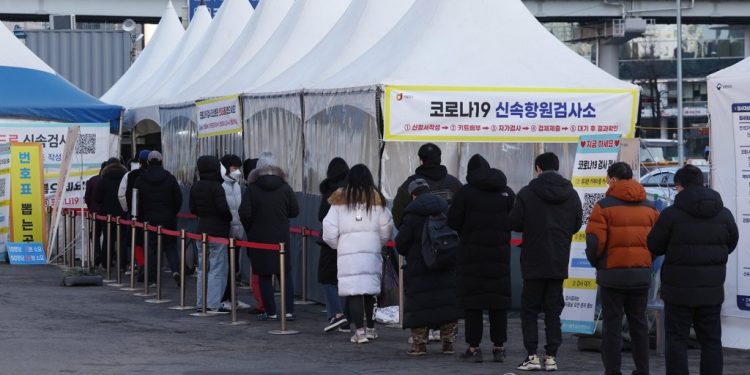 New COVID-19 cases in South Korea top 17,000 for third day during Lunar New Year holiday