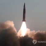 (AMPLIACIÓN) Corea del Norte dispara aparente misil balístico hacia el Mar del Este: JCS