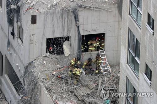 (AMPLIACIÓN) Cuerpo de trabajador desaparecido recuperado del sitio del accidente de construcción de Gwangju