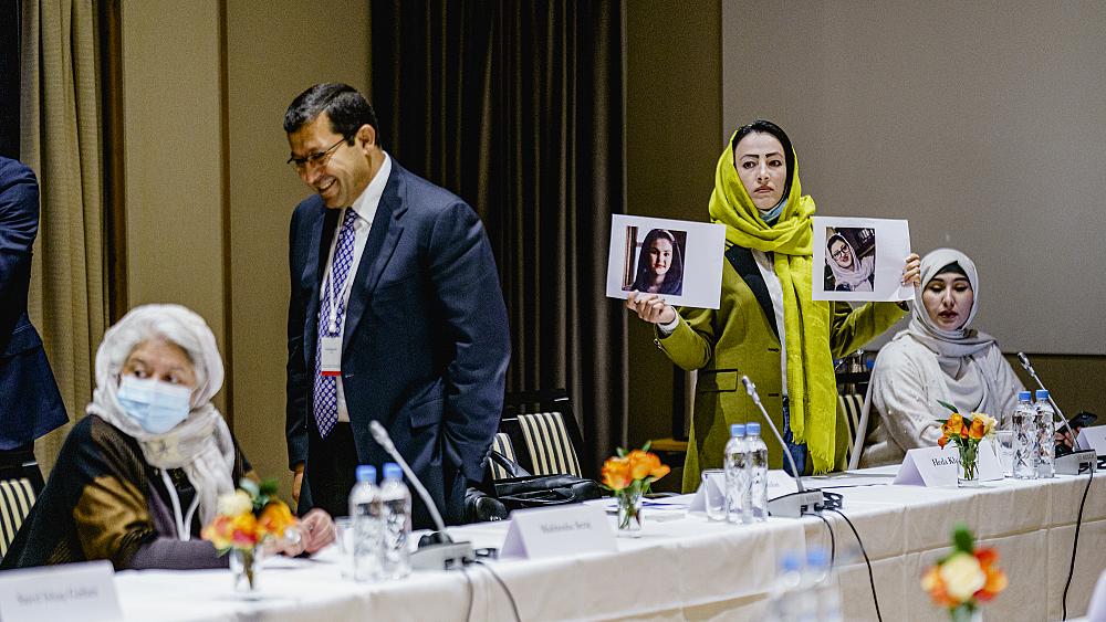 Activistas afganos exigen información sobre mujeres desaparecidas a los talibanes