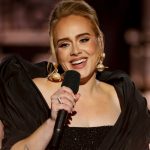Adele sorprende a los fanáticos con llamadas de FaceTime después de los shows cancelados: 'Lo siento mucho'