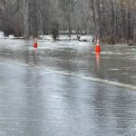 BC Highway 3 al este de Princeton en proceso de mitigación de inundaciones - Okanagan