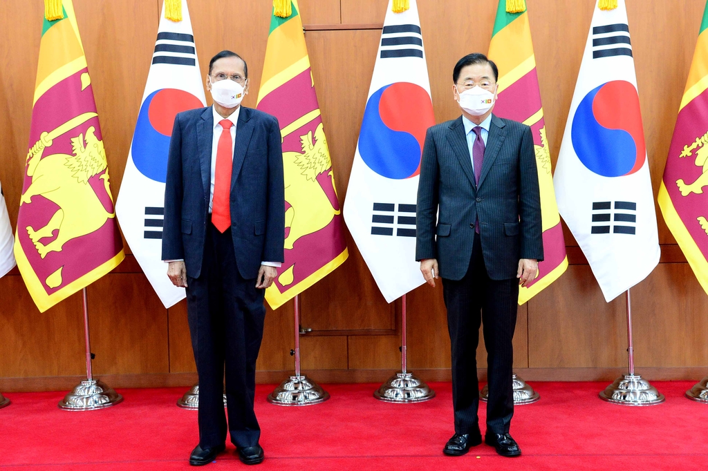 Cancilleres de Corea del Sur y Sri Lanka discuten formas de impulsar las relaciones bilaterales