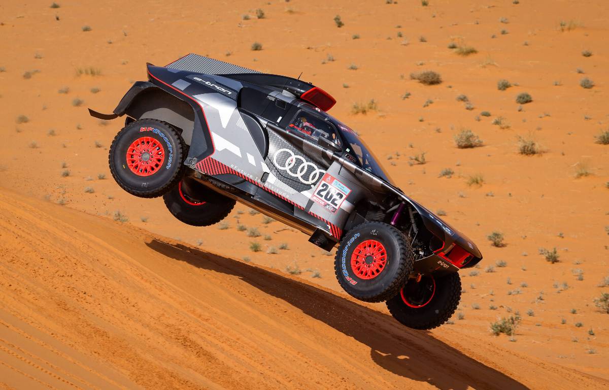 Carlos Sainz junior 'orgulloso' de la histórica victoria de etapa del Rally Dakar de su padre