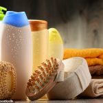Los científicos han descubierto 11 sustancias químicas en productos cotidianos, como envases de yogur, botellas de champú y esponjas de cocina, que pueden contribuir al aumento de peso (imagen de archivo)